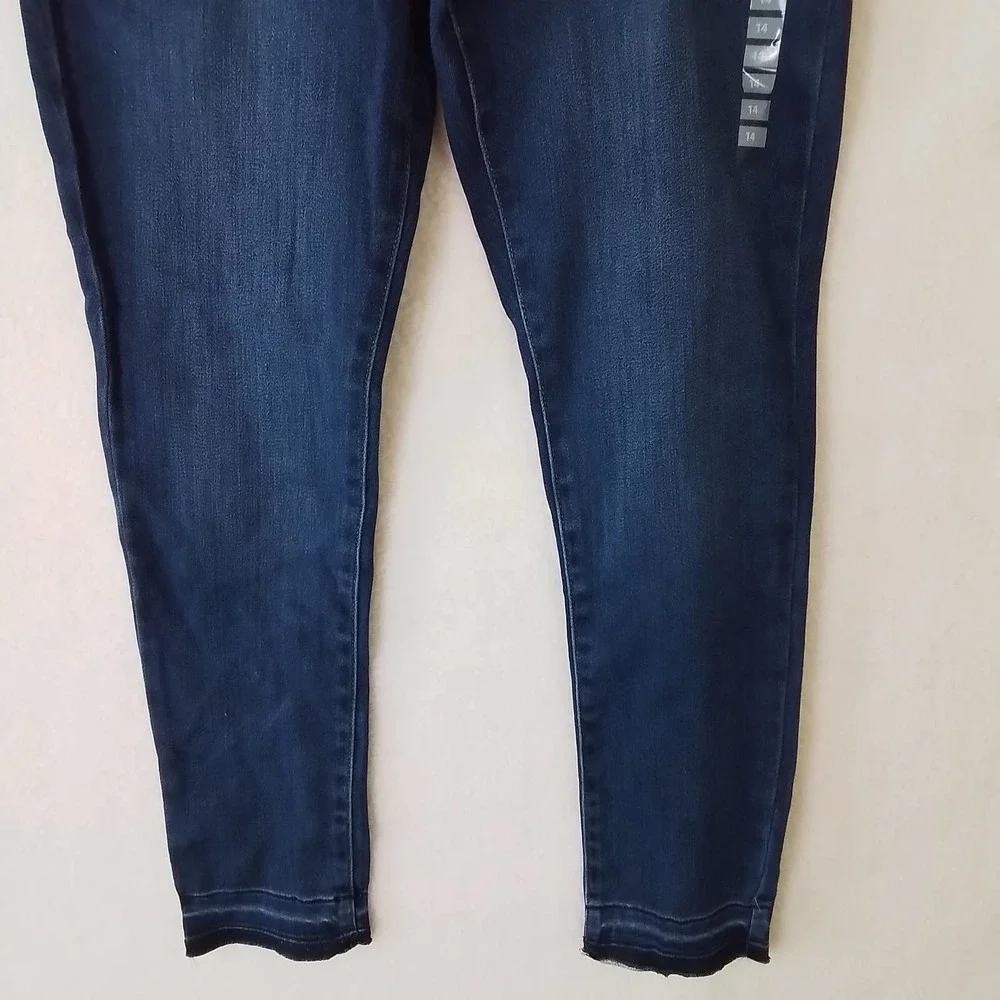 OshKosh Mid Rise Jegging Girl's‎ Size 14 in Dark Wash Denim